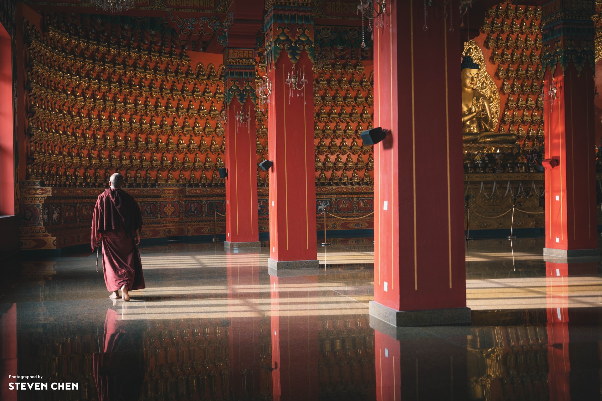 Solitude Beneath the Vermilion Gate